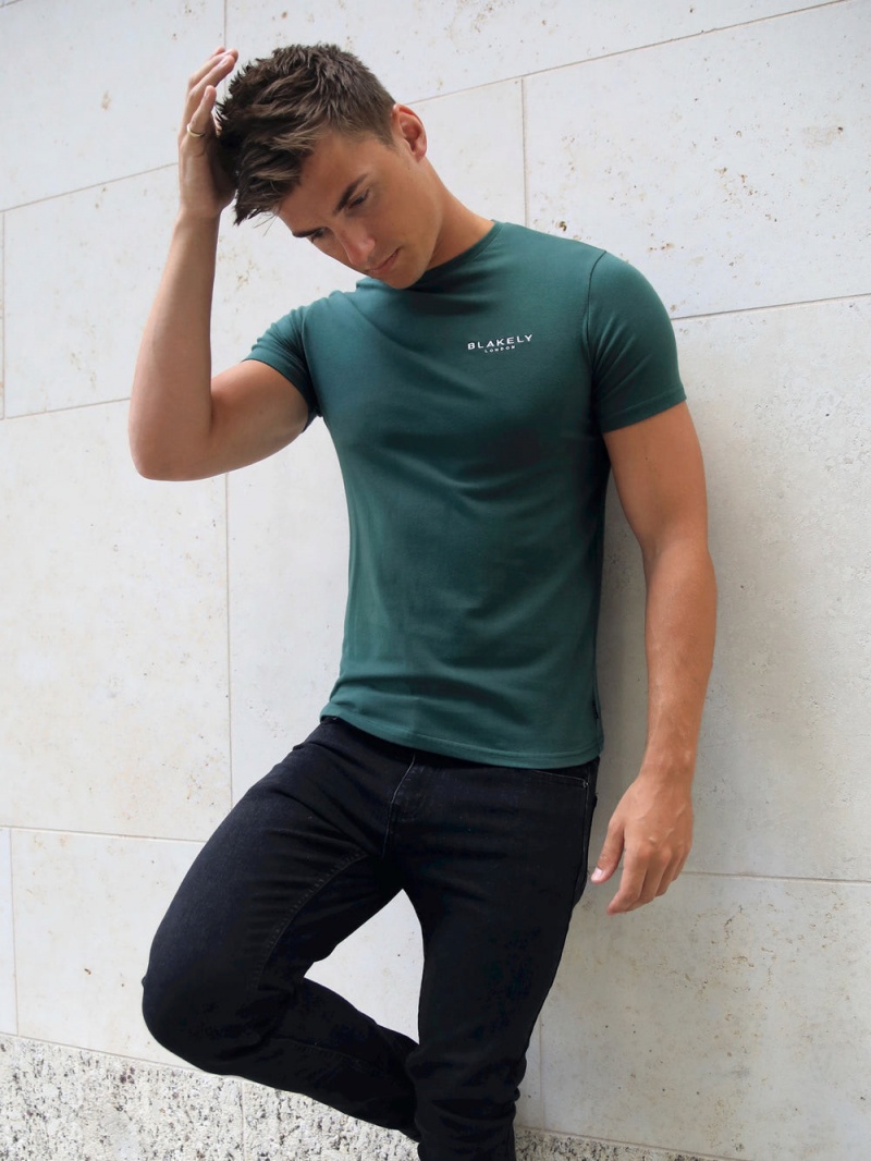 Dark Green Blakely Universal T-Shirt | DRWC-37541